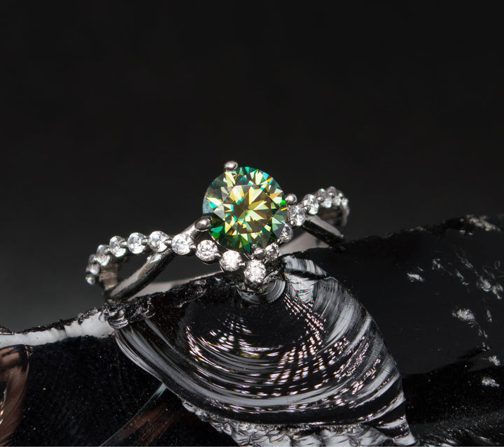 Dazzling 1-Carat Moissanite Ring