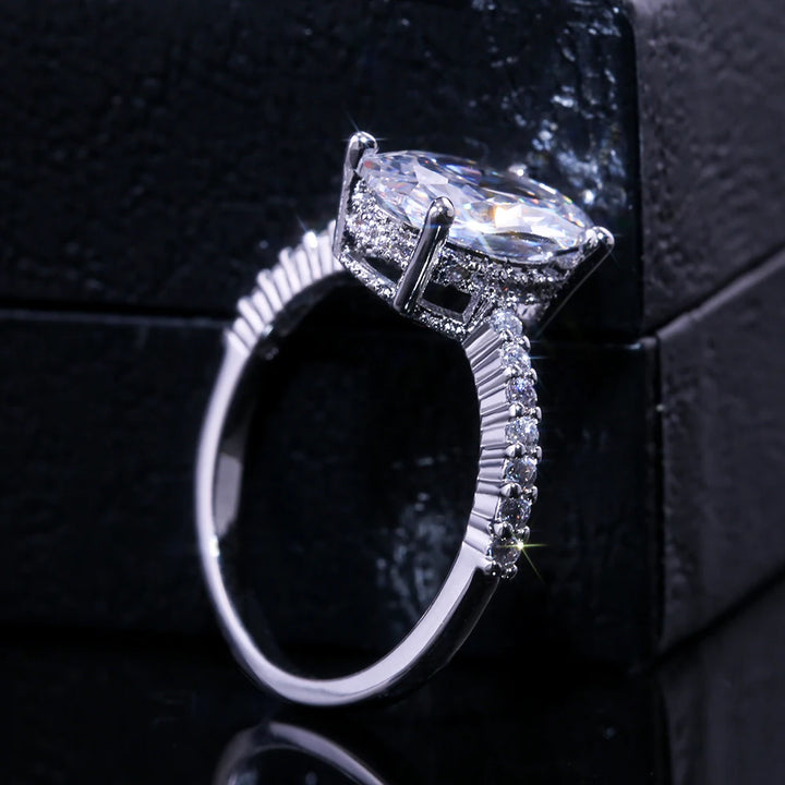 Stunning Oval Cubic Zirconia Engagement Ring – Diamond-Like Brilliance