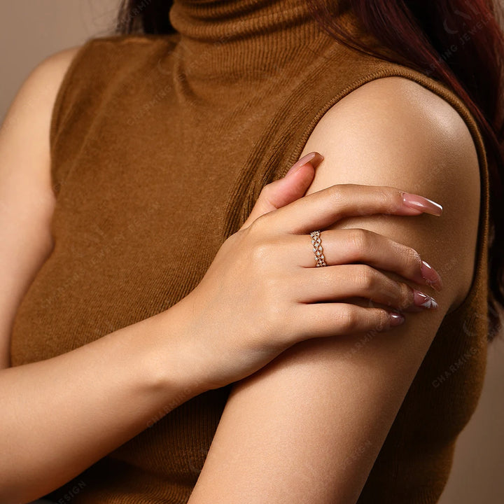 Luxury Moissanite Wedding Band - 18K AU