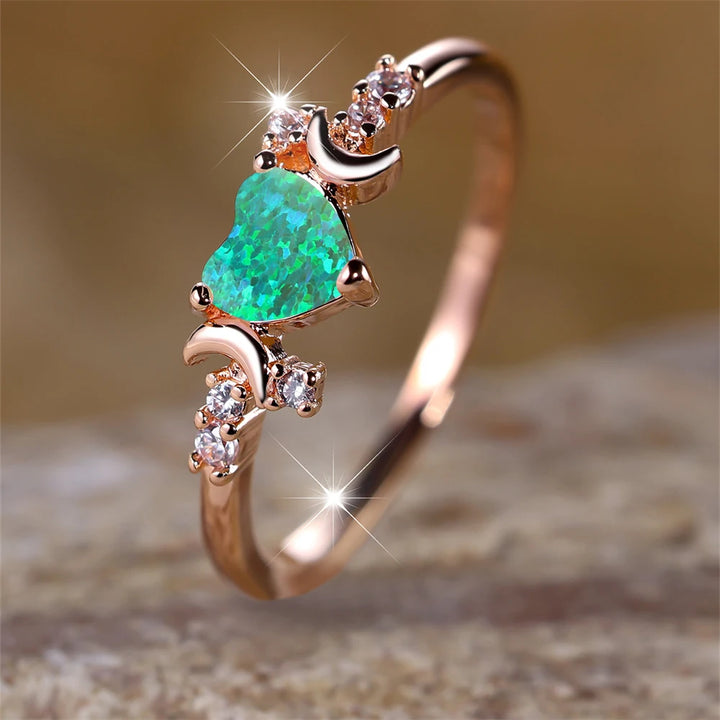 Hartvormige opaalring met halvemaanaccenten