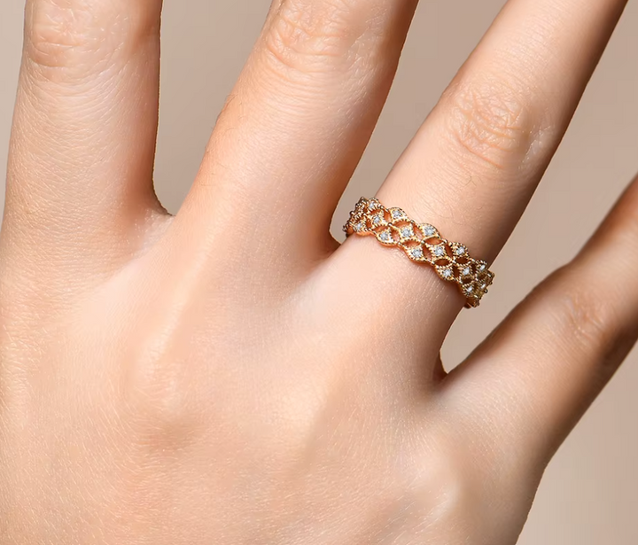 Luxury Moissanite Wedding Band - 18K AU