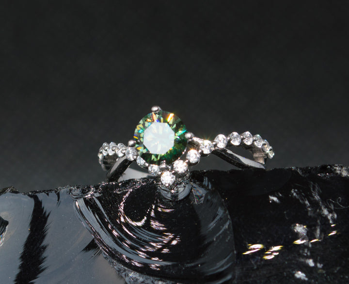 Dazzling 1-Carat Moissanite Ring