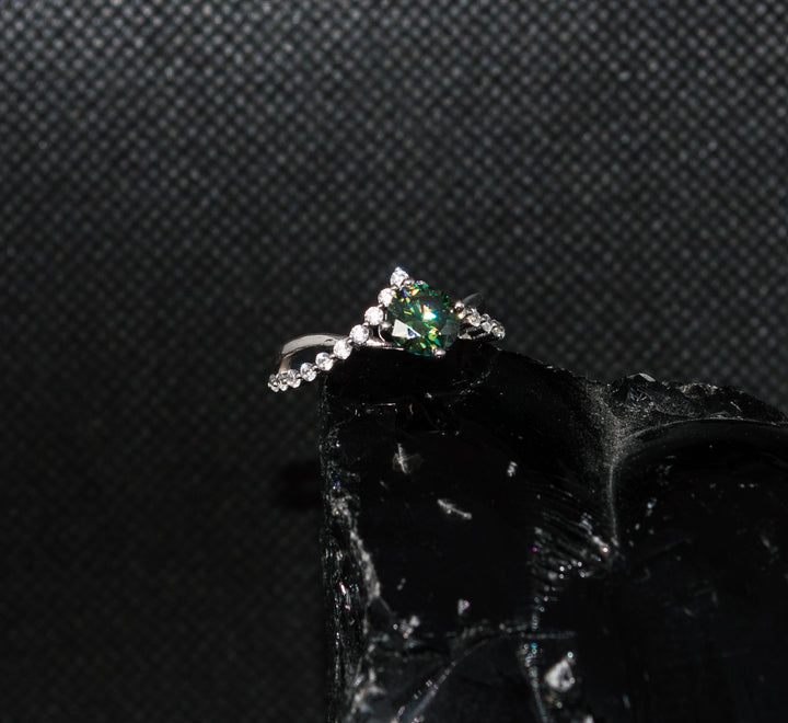 Dazzling 1-Carat Moissanite Ring