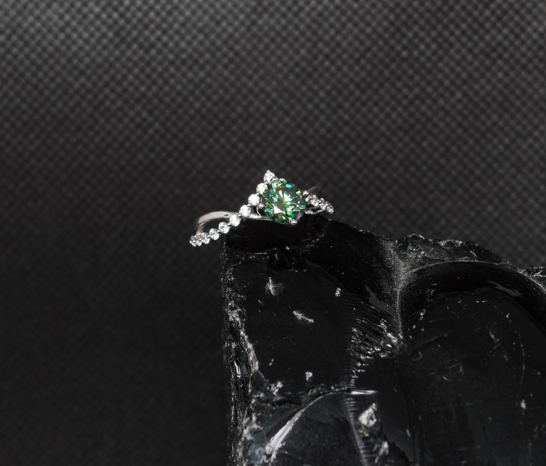 Dazzling 1-Carat Moissanite Ring