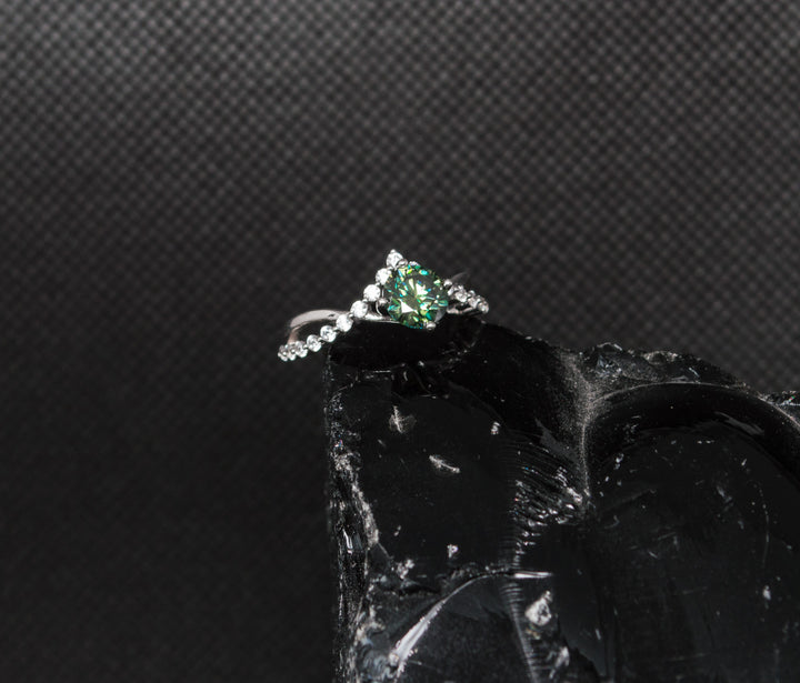 Dazzling 1-Carat Moissanite Ring