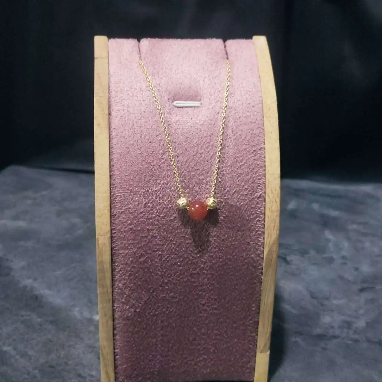 Elegant necklace display stand